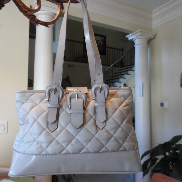 Burberry Prorsum Beige Qulted Nylon/Patent Leather Shoulder Bag - Picture 1 of 16